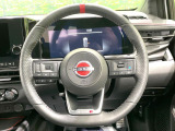 【純正革巻きステアリング】上質な革を使用することで、手にしっかり馴染みとても運転しやすいハンドルです♪