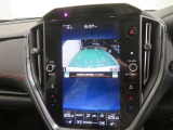 車両後方の映像を映すバックモニター。進路を確認しながら安全に車庫入れできます。