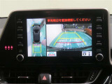 パノラミックビューモニター搭載。カメラで車両周囲の状況を映し出すため、狭い場所での駐車などに役立ちます。