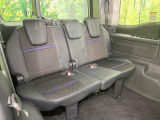 3列目シートはもちろん状態良好☆大人でもゆったりと座って頂けますので、大人数でのお出かけもラクラクです♪ご家族で、気の知れた仲間で、ドライブに行くのが楽しみですね♪
