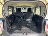 普段のお買い物や通勤、送迎等に十分な荷室スペースを確保しております。セカンドシートを倒すと、大きな荷物の積載も可能です♪