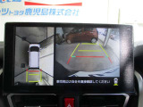 車両を上から見たような映像をディスプレイオーディオ画面に表示するパノラミックビューモニター