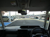 大きなフロントガラスで視界良好です。