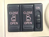 【両側パワースライドドア】スマートキーや運転席のスイッチで後席両側スライドドアの開閉が可能♪電動だから力を入れてドアを開ける必要が無く、小さなお子様でも簡単に開け閉めでき快適です♪