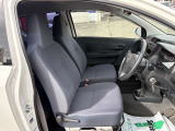 【運転席】運転席やその他のシートに座っていただき、エンジンをかけていただく事も可能です。