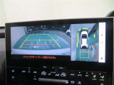 パノラミックビューモニター搭載。カメラで車両周囲の状況を映し出すため、狭い場所での駐車などに役立ちます。