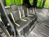 後部座席も気になるようなキズ・汚れやへたり等、大きなダメージはなく、良好な状態です。