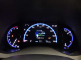 とっても見やすいメーターです。夜間時はラグジュアリーな気分にさせてくれる照明が魅力ですので、夜のドライブも楽しみになりますよ♪