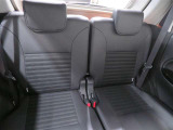 後列シートも足元のスペースに余裕があり、快適にお乗りいただけます♪