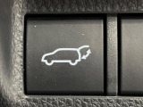 【パワーバックドア】スマートキーや運転席のボタンを押すだけでリアゲートが自動で開閉します!荷物を持っている時や、高い位置にあるバックドアを閉める際に便利な機能です♪