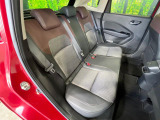 後部座席も気になるようなキズ・汚れやへたり等、大きなダメージはなく、良好な状態です。