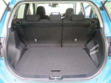後席シートを倒すことで、より広くラゲッジスペースをお使いいただけます♪