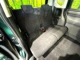 後部座席も気になるようなキズ・汚れやへたり等、大きなダメージはなく、良好な状態です。