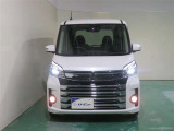 明度の高いLEDヘッドライトで、夜間の運転も安心です。