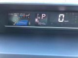運転中も見やすいデジタルメーター。