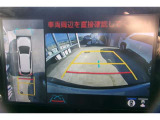 パノラミックビューモニター付きです。車両を上から見たような映像をディスプレイオーディオ画面に表示。運転席からの目視だけでは見にくい、車両周辺の状況をリアルタイムでしっかり確認できます。
