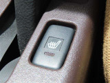 運転席、助手席にはシートヒーターが付いています。最近の冬場は例年よりも寒くなっています。。。シートヒーターがあるとないとじゃ大違い!ぜひお試しあれ!