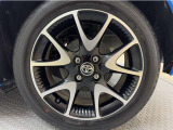 「トヨタ純正アルミホイール」を装着!純正なので車のデザインともマッチしています。高級感やスポーティーさを際立たせてくれます。