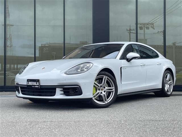 パナメーラ  4 E-ハイブリッド 4WD 本革シート