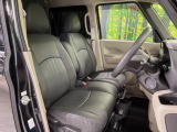 運転席シート廻りは使用感も少なく、良好な状態となっています。前オーナー様が丁寧に使っていたことがよくわかりますね。