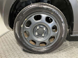純正スチールタイヤになります。スタッドレスタイヤもこのサイズをお求め下さい。