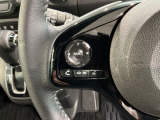 ステアリングにオーディオ操作スイッチが付いています。オーディオ画面に直接タッチしなくても操作が出来ますので、運転に集中できます。