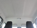 天井の状態も良好です。タバコを吸っていた車は、天井の色が変色してしまっているものもあります。中古車探しの際は、天井の状態も重要なポイントですよ!