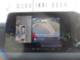 空から見下ろしているような視点で周囲を確認できるアラウンドビューモニター。駐車時とても便利♪