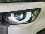 【LEDヘッドライト】悪天候や夜間走行時も良好な視界を確保し安心して運転できる高輝度LEDヘッドライトを装備!点灯速度が早く、消費電力も抑えられています。
