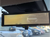 スマートルームミラーは室内の荷物などで後方の視界が遮られても、カメラの映像を直接ルームミラーに表示することができ、視界を確保できます。