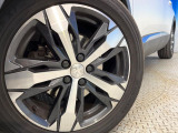 ●純正18インチアルミホイール:輸入車ならではの卓越した走りを支えるホイールと足回りです!日本車の走りに慣れている方にもぜひ体感して頂きたいほど、高いレベルでまとまっています!