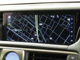 メーカー装着のナビを装備しております。