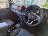 ステアリングを握ればJeepワールドが目の前に広がります!