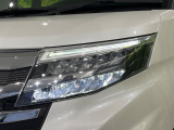 【LEDヘッドライト】悪天候や夜間走行時も良好な視界を確保し安心して運転できる高輝度LEDヘッドライトを装備!点灯速度が早く、消費電力も抑えられています。