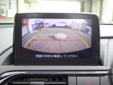 確認しづらい後方の障害物をバックモニターに表示されるのでより後方の視界の確保が可能です。