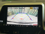 【バックカメラ】駐車時に後方がリアルタイム映像で確認できます。大型商業施設や立体駐車場での駐車時や、夜間のバック時に大活躍!運転スキルに関わらず、今や必須となった装備のひとつです!