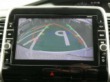 バックカメラは今や必需品ですね!目安のラインも表示されて駐車もラクラク!