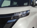 【LEDヘッドライト】悪天候や夜間走行時も良好な視界を確保し安心して運転できる高輝度LEDヘッドライトを装備!点灯速度が早く、消費電力も抑えられています。