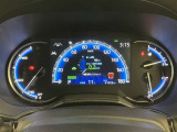 とっても見やすいメーターです。夜間時はラグジュアリーな気分にさせてくれる照明が魅力ですので、夜のドライブも楽しみになりますよ♪