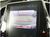 バックガイドモニターで、後方を確認しながら安心して駐車することができます。運転初心者も熟練者も必須の機能ですよ!
