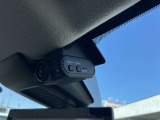 最近では付いてる車も多くなってきました。中古車ではまだまだ付いていればラッキーなドライブレコーダーです♪