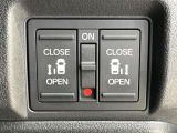 【両側パワースライドドア】スマートキーや運転席のスイッチで後席両側スライドドアの開閉が可能♪電動だから力を入れてドアを開ける必要が無く、小さなお子様でも簡単に開け閉めでき快適です♪