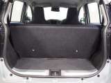 荷室です。後席を倒して荷室を広くできます。