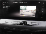 ドライブレコーダーとカーナビが接続されているため、ドライブレコーダーの映像をカーナビの画面に映像を表示することができます。