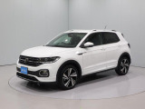 T-Cross TSI R-ライン。精悍なフロントデザインとR-ライン専用エクステリアが際立つ、存在感あふれる一台です。