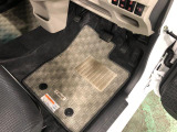 嬉しい純正フロアマット付き♪ 状態も良好です(^^♪
