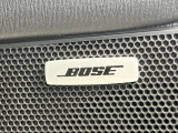 【BOSEサウンドシステム】メーカーオプションの高品位サウンドシステムを搭載。専用のチューニングが施された大小様々なスピーカーから良質なサウンドが奏でられ、臨場感あふれる音響空間を演出します。