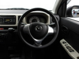 運転席、ハンドル付近の状態です。