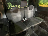 3列目シートはもちろん状態良好☆大人でもゆったりと座って頂けますので、大人数でのお出かけもラクラクです♪ご家族で、気の知れた仲間で、ドライブに行くのが楽しみですね♪