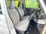 運転席まわりには十分なスペースがあり、大柄な方でもゆったり運転していただける環境です。